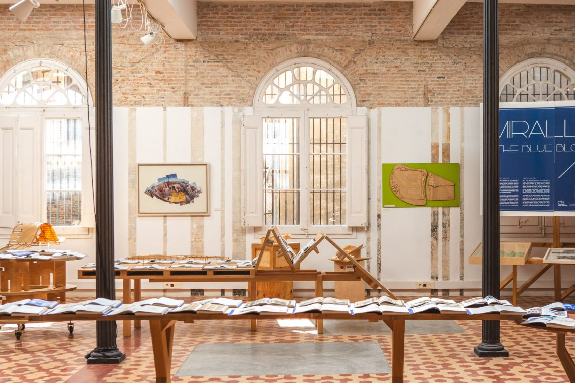 EXHIBITION – MIRALLES THE BLUE BLOT – LAST DAYS TO VISIT Fundació Enric Miralles, Barcelona, Spain | Until 26 September 2025 1 28cbe18efbcf66fea56db361af3d4ae69e78899d797e80af2e1bd4fca3483c5e